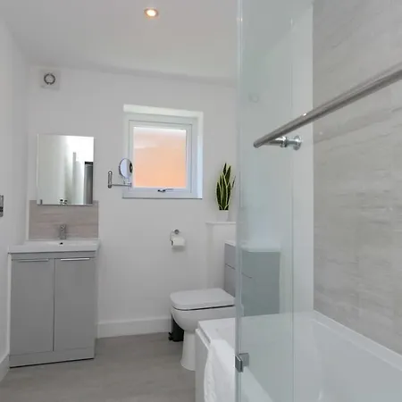 Stunning 2 Bedroom Apartment In Wallasey Exterior photo
