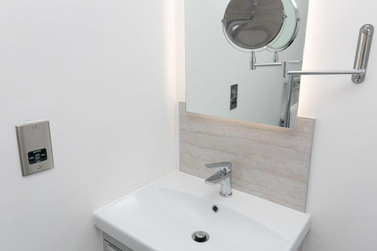 Stunning 2 Bedroom In