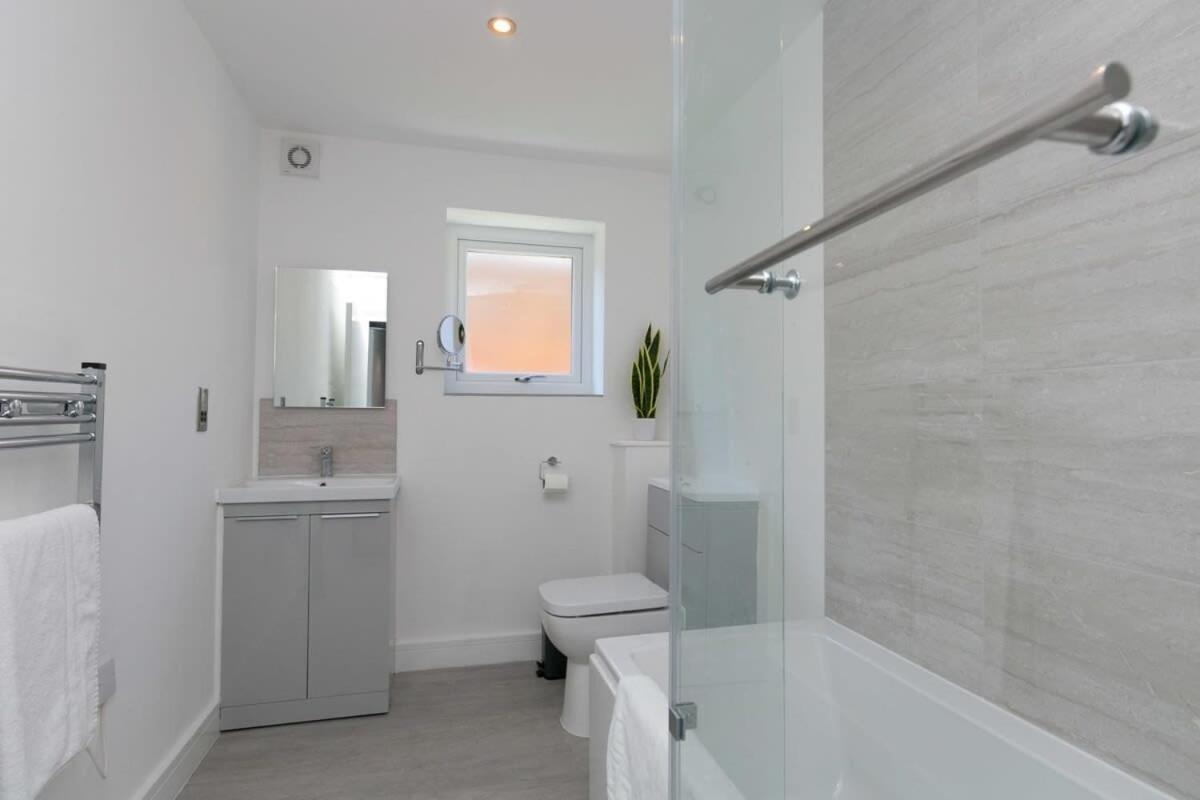 Apartment Stunning 2 Bedroom In *