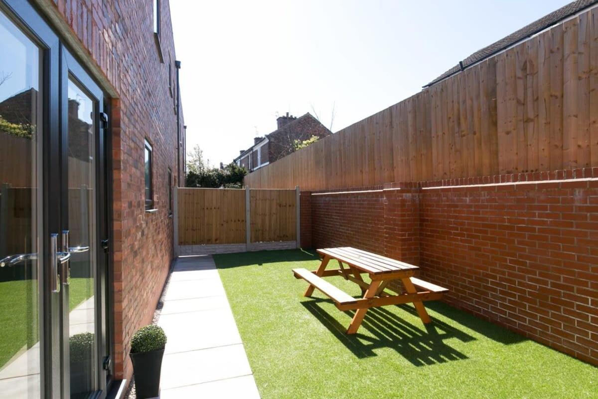 Stunning 2 Bedroom In Apartment *